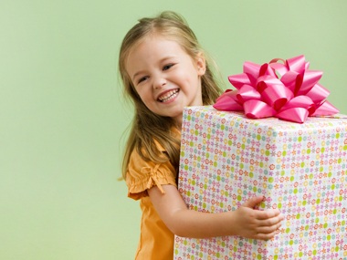 Как выбрать оригинальный подарок для ребенка